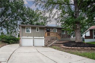 2300 NW Chatham Place, Blue Springs, MO 64015