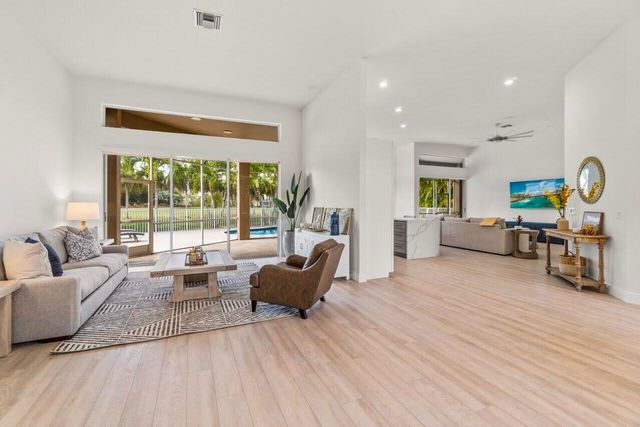 15621 Latina Place, Wellington, FL 33414