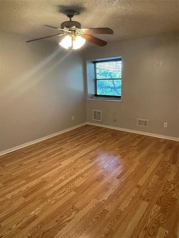 2304 Barton Village CIR 101, Austin, TX 78704
