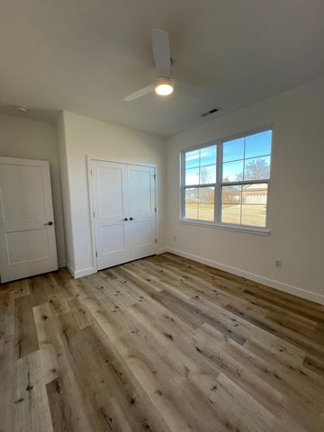 200 CORCORAN DR, Columbia, MO 65202