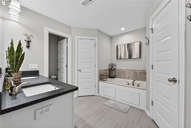 5821 W Fountain Street, Fayetteville, AR 72704