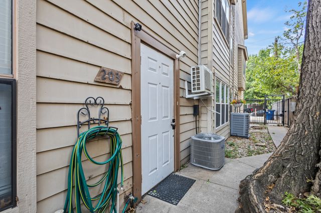 2728 Reagan Street 203, Dallas, TX 75219