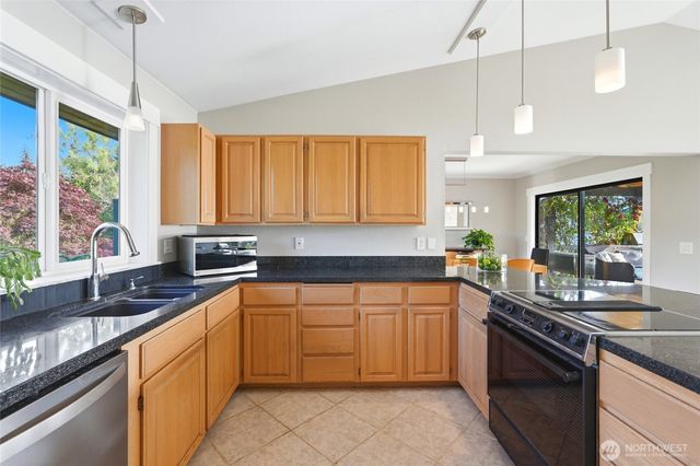 6179 Blue Haven Way, Clinton, WA 98236