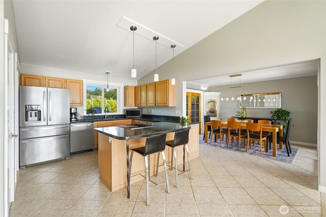 6179 Blue Haven Way, Clinton, WA 98236