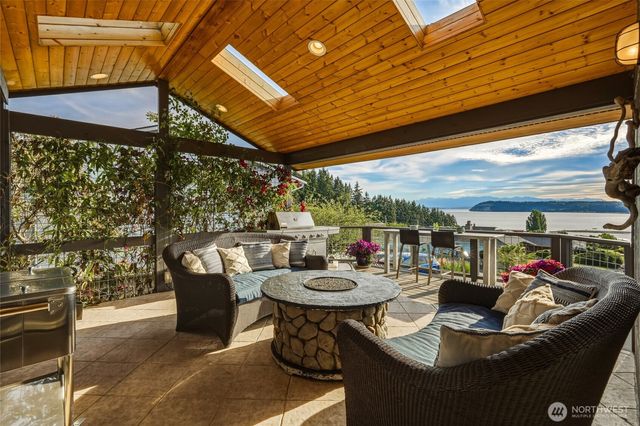 6179 Blue Haven Way, Clinton, WA 98236