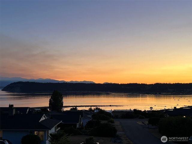 6179 Blue Haven Way, Clinton, WA 98236