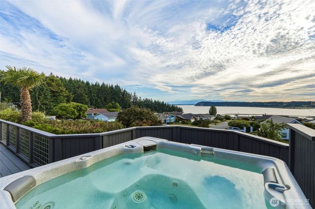6179 Blue Haven Way, Clinton, WA 98236