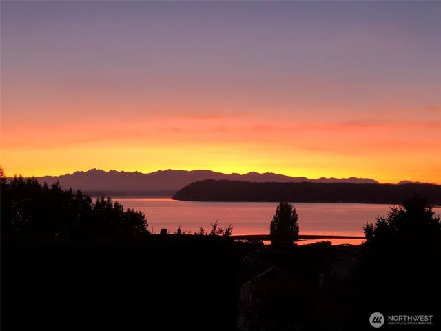 6179 Blue Haven Way, Clinton, WA 98236