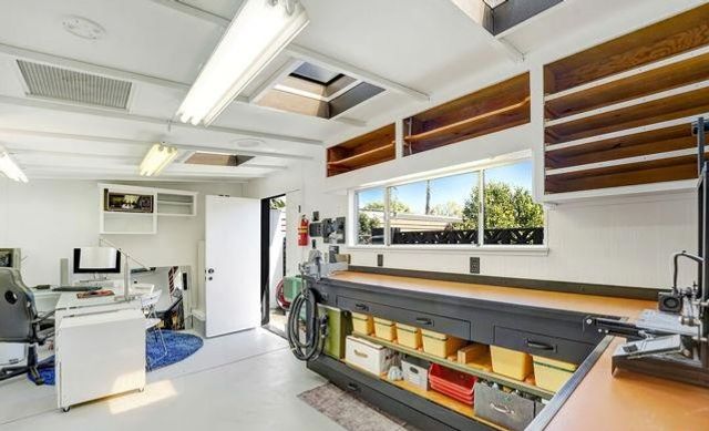 6409 Graves Avenue, Lake Balboa, CA 91406