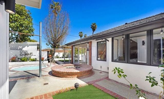 6409 Graves Avenue, Lake Balboa, CA 91406