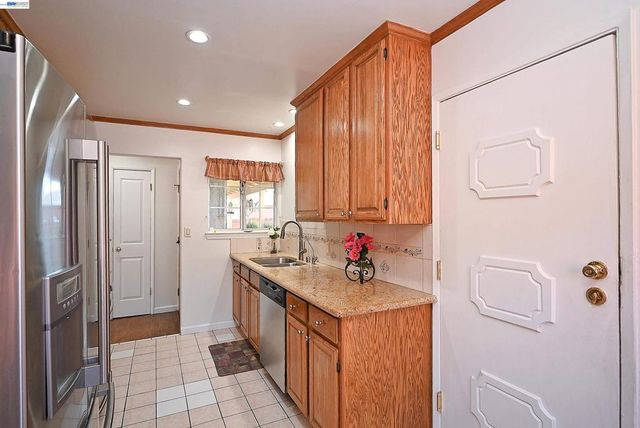 26454 Taft St, Hayward, CA 94544