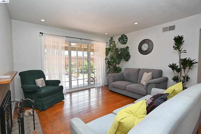 26454 Taft St, Hayward, CA 94544