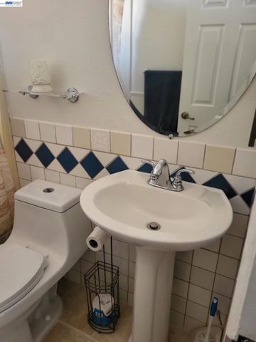 26454 Taft St, Hayward, CA 94544