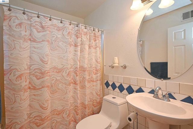 26454 Taft St, Hayward, CA 94544
