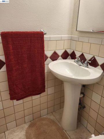 26454 Taft St, Hayward, CA 94544