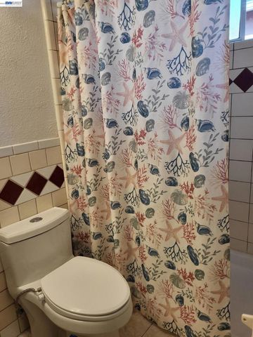 26454 Taft St, Hayward, CA 94544