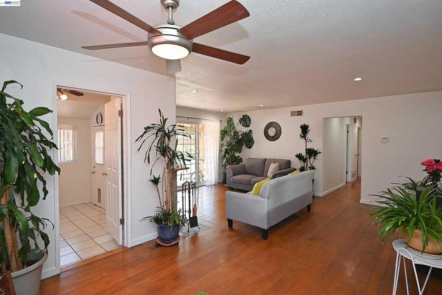 26454 Taft St, Hayward, CA 94544