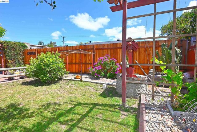 26454 Taft St, Hayward, CA 94544