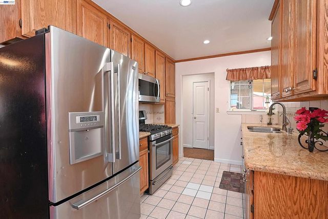 26454 Taft St, Hayward, CA 94544