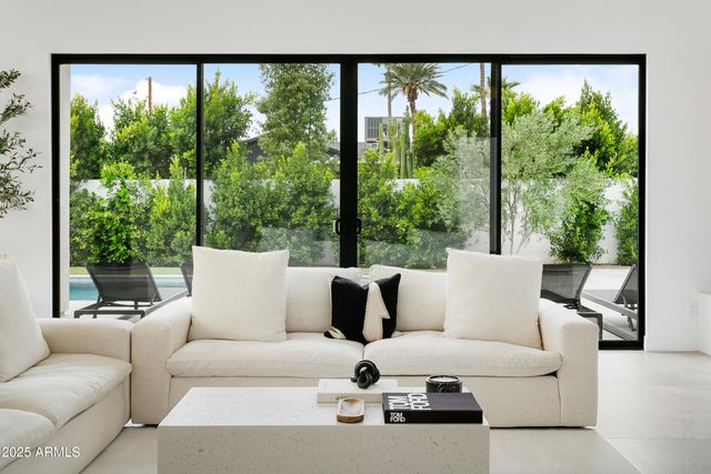 4002 N 33RD Place, Phoenix, AZ 85018