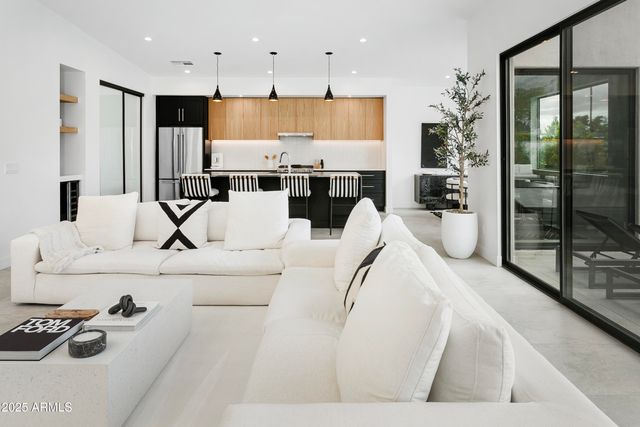 4002 N 33RD Place, Phoenix, AZ 85018