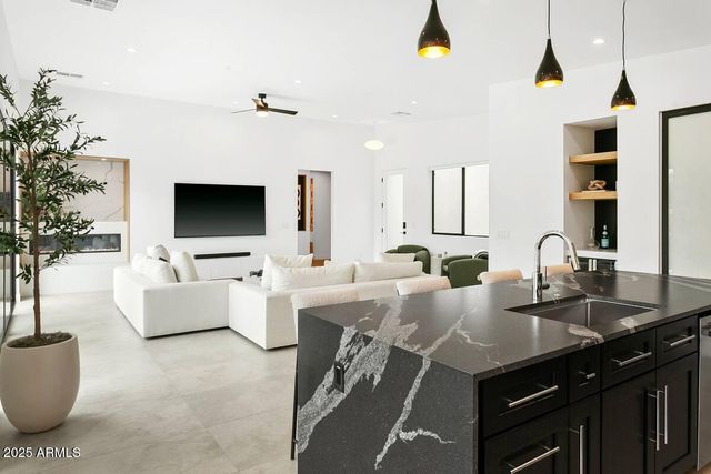 4002 N 33RD Place, Phoenix, AZ 85018