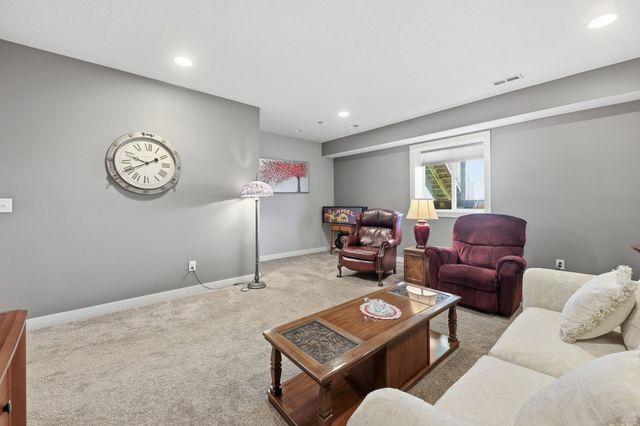2404 3rd Avenue SE, Altoona, IA 50009