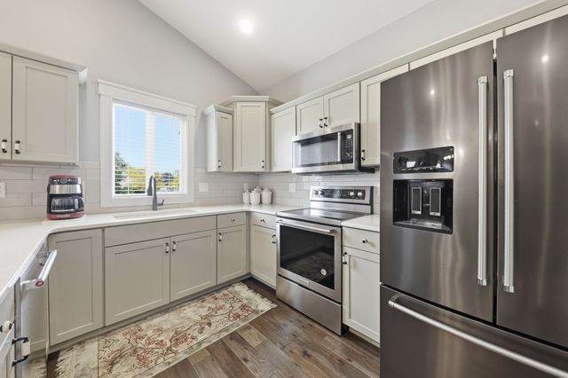 2404 3rd Avenue SE, Altoona, IA 50009