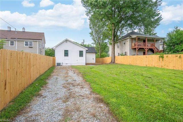 348 Sprague E Street, Winston-salem, NC 27127