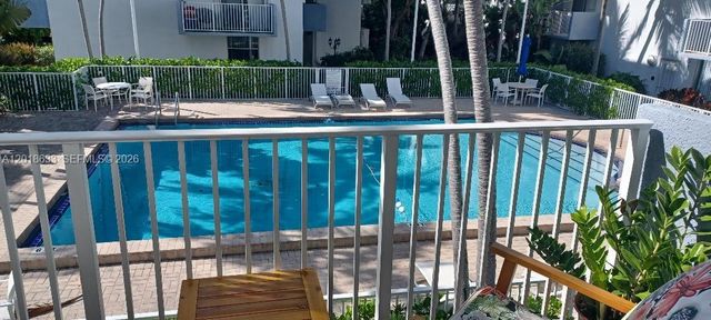 1801 S Treasure Dr 222, North Bay Village, FL 33141