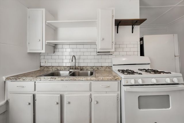 3715 Travis Avenue C, Fort Worth, TX 76110