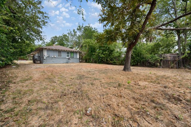 3715 Travis Avenue C, Fort Worth, TX 76110
