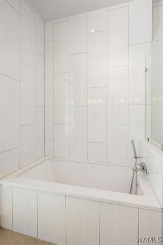 1150 8th PH8, Tuscaloosa, AL 35401