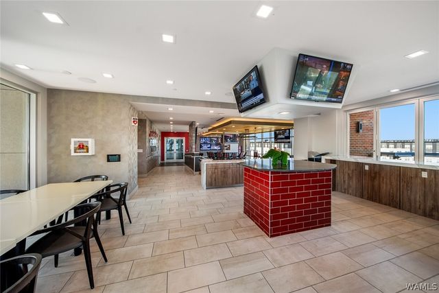 1150 8th PH8, Tuscaloosa, AL 35401