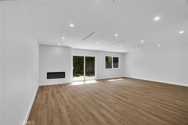 8120 Glade Avenue, Los Angeles, CA 91304