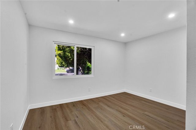 8120 Glade Avenue, Los Angeles, CA 91304