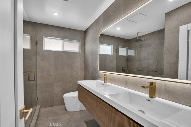 8120 Glade Avenue, Los Angeles, CA 91304