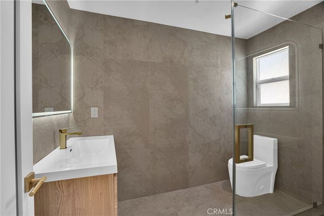 8120 Glade Avenue, Los Angeles, CA 91304