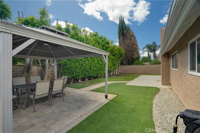 8120 Glade Avenue, Los Angeles, CA 91304