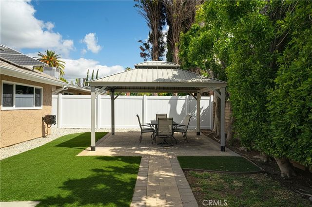 8120 Glade Avenue, Los Angeles, CA 91304