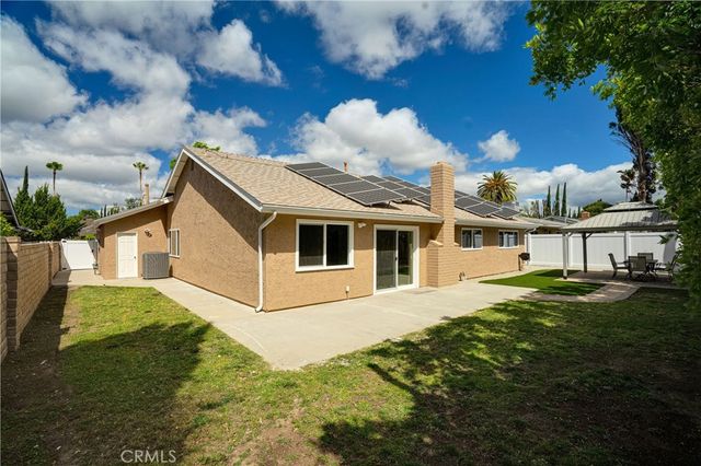 8120 Glade Avenue, Los Angeles, CA 91304