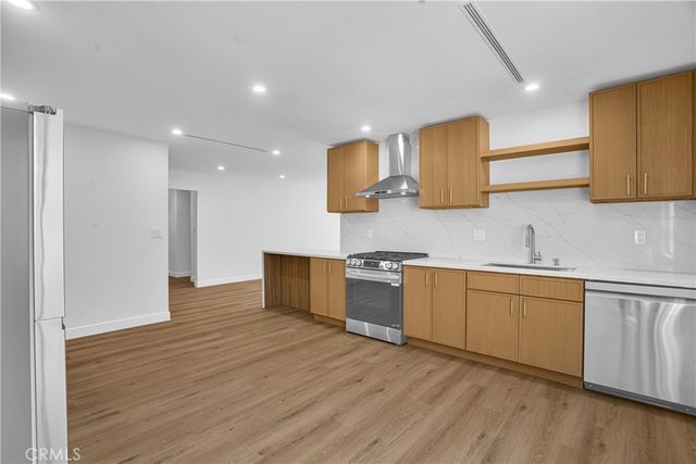 8120 Glade Avenue, Los Angeles, CA 91304