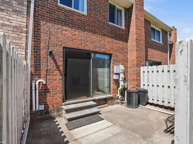 38150 Jamestown Drive, Sterling Heights, MI 48312