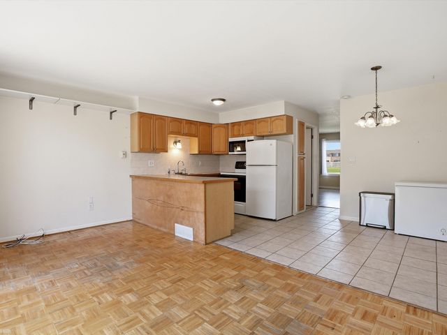 38150 Jamestown Drive, Sterling Heights, MI 48312