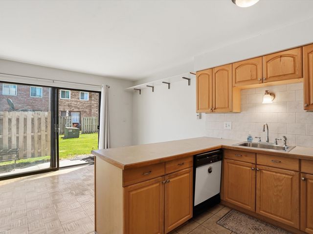 38150 Jamestown Drive, Sterling Heights, MI 48312