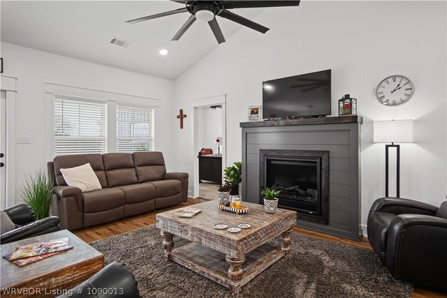 305 Twisted Oak Way, Greenwood, AR 72936