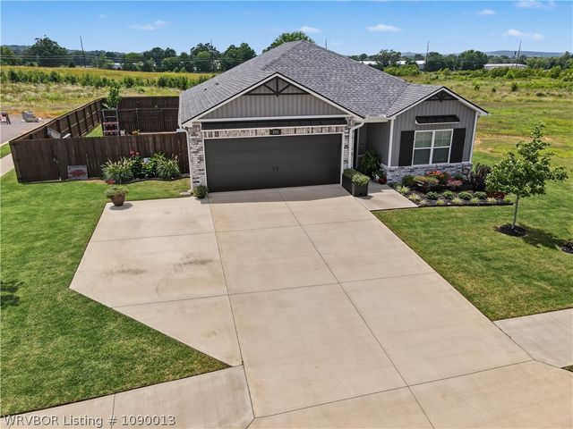 305 Twisted Oak Way, Greenwood, AR 72936