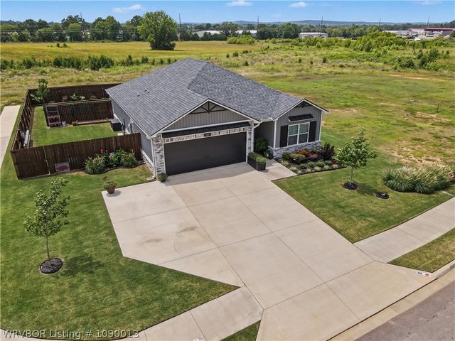 305 Twisted Oak Way, Greenwood, AR 72936