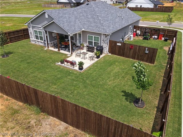 305 Twisted Oak Way, Greenwood, AR 72936