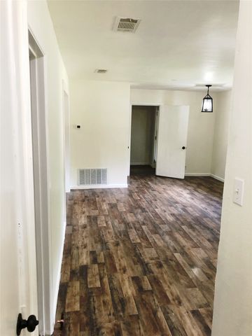 1108 Locust Street, Gainesville, TX 76240